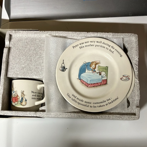 Peter rabbit nursery set by Wedgwood - Picture 3 of 12